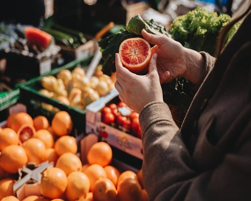 Fresh oranges with leaves in sunlight